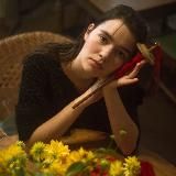 Женя вяжет и читает