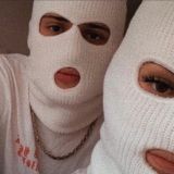 ᴡɪᴛʜ ᴀ ʙᴜᴢᴢ 🖤