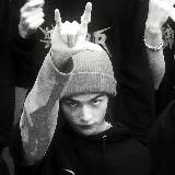 айка творит.