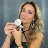 Amina Daudova brushes