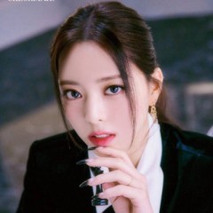 YUNA • ITZY