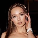 Аня Нарыкова печатает…