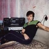 Пойдем ко мне домой! Я покажу свои кассеты!