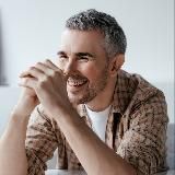 Красивый директор.