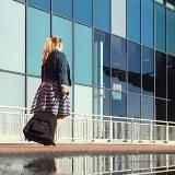 Девочка с чемоданом