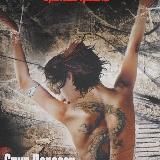 Девушка с татуировкой дракона