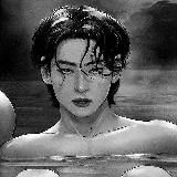 грустная девочка с глазами как у собаки