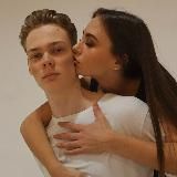 девчонка на позитиве