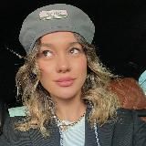 Azalia L/ stylist