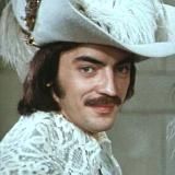 Вам тяжело, что мы равны.