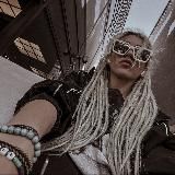 DASHENKA WEISS life & style