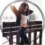 В леггинсах