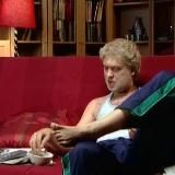 Мужик на диване