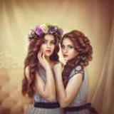 Казань, деньги, две кокетки