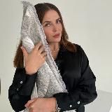 Борзова. Женщина с ковром