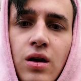 Эван показывает Член Chat