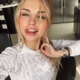 Кеңседегі порно ескі бастық пизканы жалап, саусақтарын ішке кіргізді