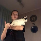 Женя что-то пишет