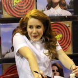 Почему Элиза плачет?