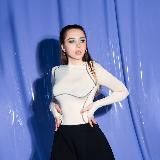 Nelia speaks Humanglish