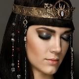 الملكة بالعربي 👑