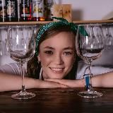 За бокалом английского