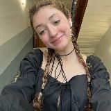 что творит ксюшка хрусталева