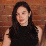 Девушка с недвижкой