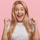 Блондинка смеется 👄