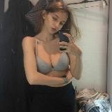 Сколько ей лет?