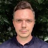 Олег Громов печатает...