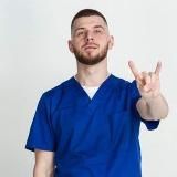 Доктор Озолинь разводит руками / Спортивный врач, реабилитолог