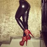 Черные леггинсы