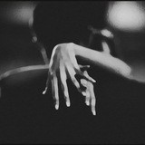 Мужчина любит женщину