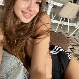 Анна может...