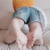 Girls paws | Лапки девушек