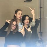 🙇🏼♀️🙇🏻♀️🙇🏼♀️