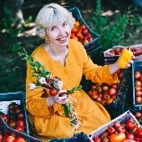 Повелительница помидоры. Дача. Рассада. Петуния.