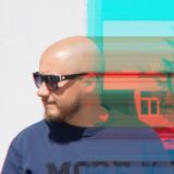 Психолог читающий по ладоням