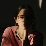 • цветок у стены •