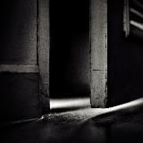 Приоткрытая дверь