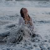 She trades Gold 🏆