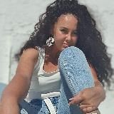 Приличный шмот.