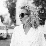 Девушка в большом городе