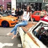 Девушка в АвтоВазе