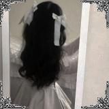 Трѣскотъ разбитого стѣкла.