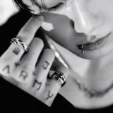 тихо, о любви.