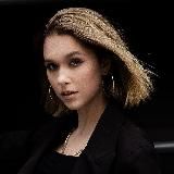 дарина печатает…