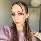 луна звала её подругой 🌙