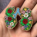 Naya Luna, что-то пишет